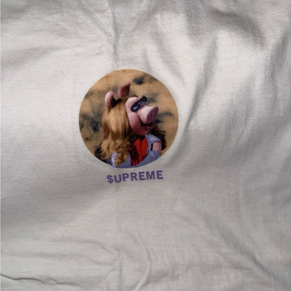 Supreme White Tee with Miss Piggy Graphic classic supreme shirt men’s sz large